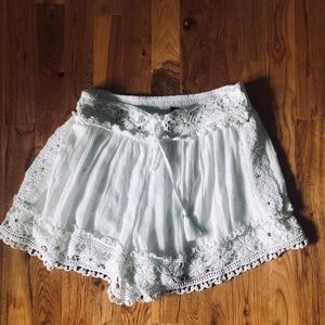 White American eagle shorts